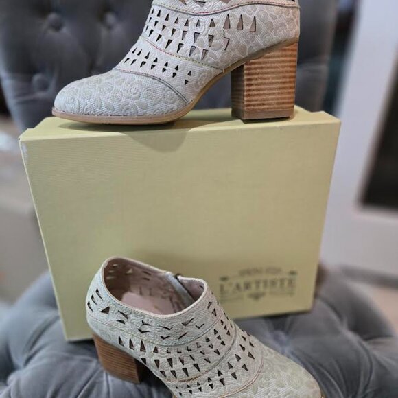 L'Artiste Evetta Bootie Bone Size 36 (US 5.5/6) - Picture 2 of 5